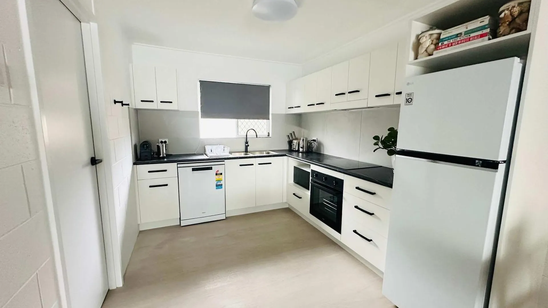 2-Bedroom Charm Near Mater Hospital Pimlico Aitkenvale 0*,